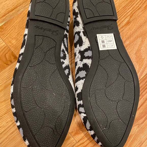 Skechers air cooled memory foam flats - Picture 2 of 2